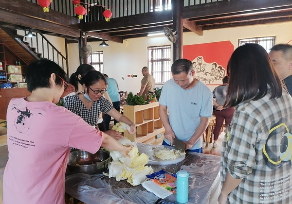 2 秋游.jpg 2 秋游.jpg