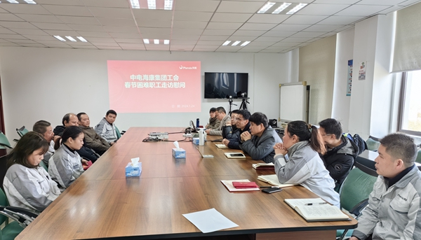 2 慰問困難職工.jpg 2 慰問困難職工.jpg