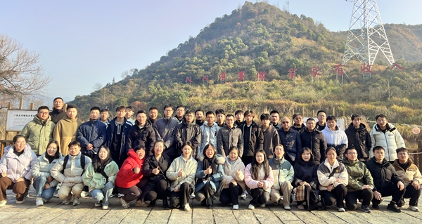 科技團(tuán)建.jpg 科技團(tuán)建.jpg